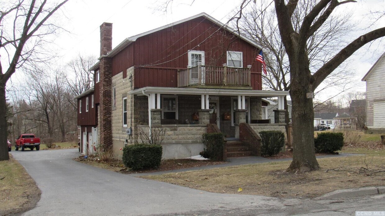 Foto principal - 208 Main St