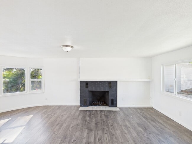 Building Photo - 2135 Washington St