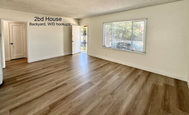 Foto del edificio - 11294 Utopia Ave
