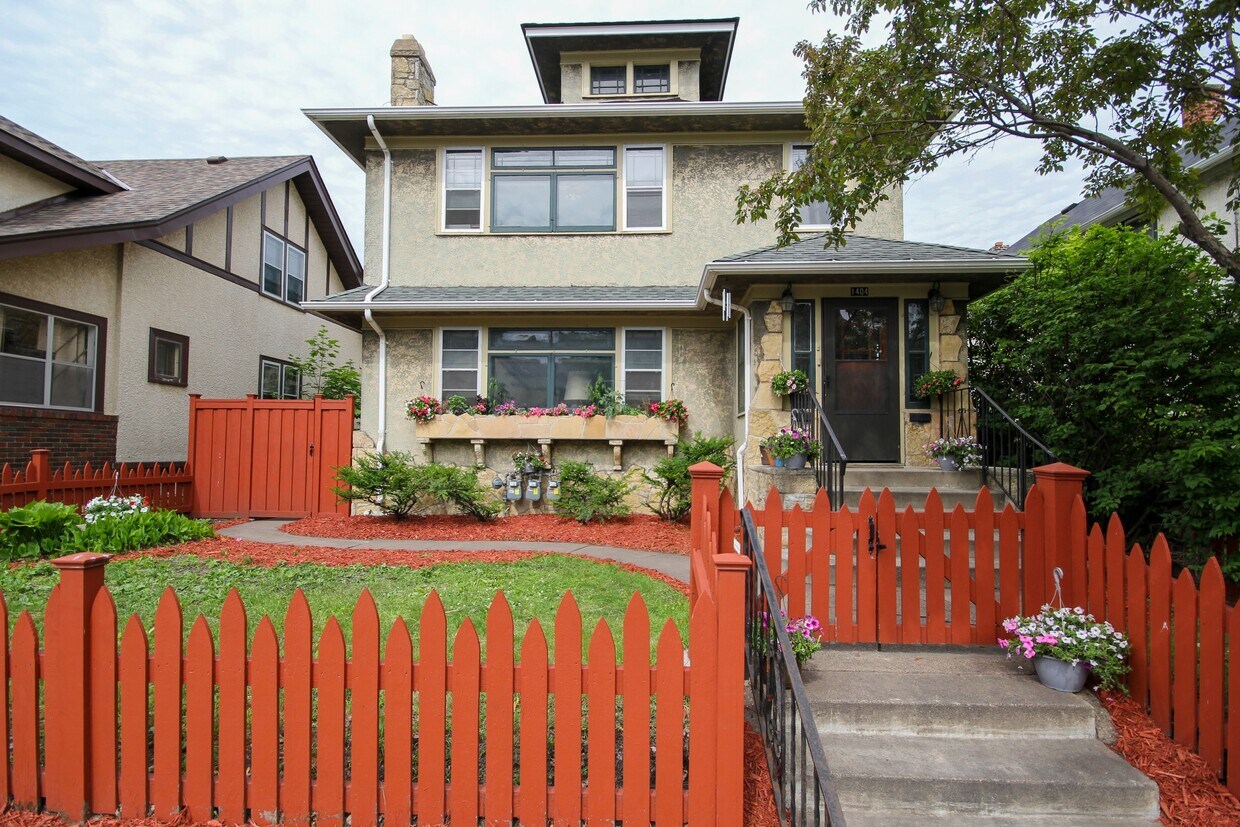 Foto principal - 1404 University Ave NE