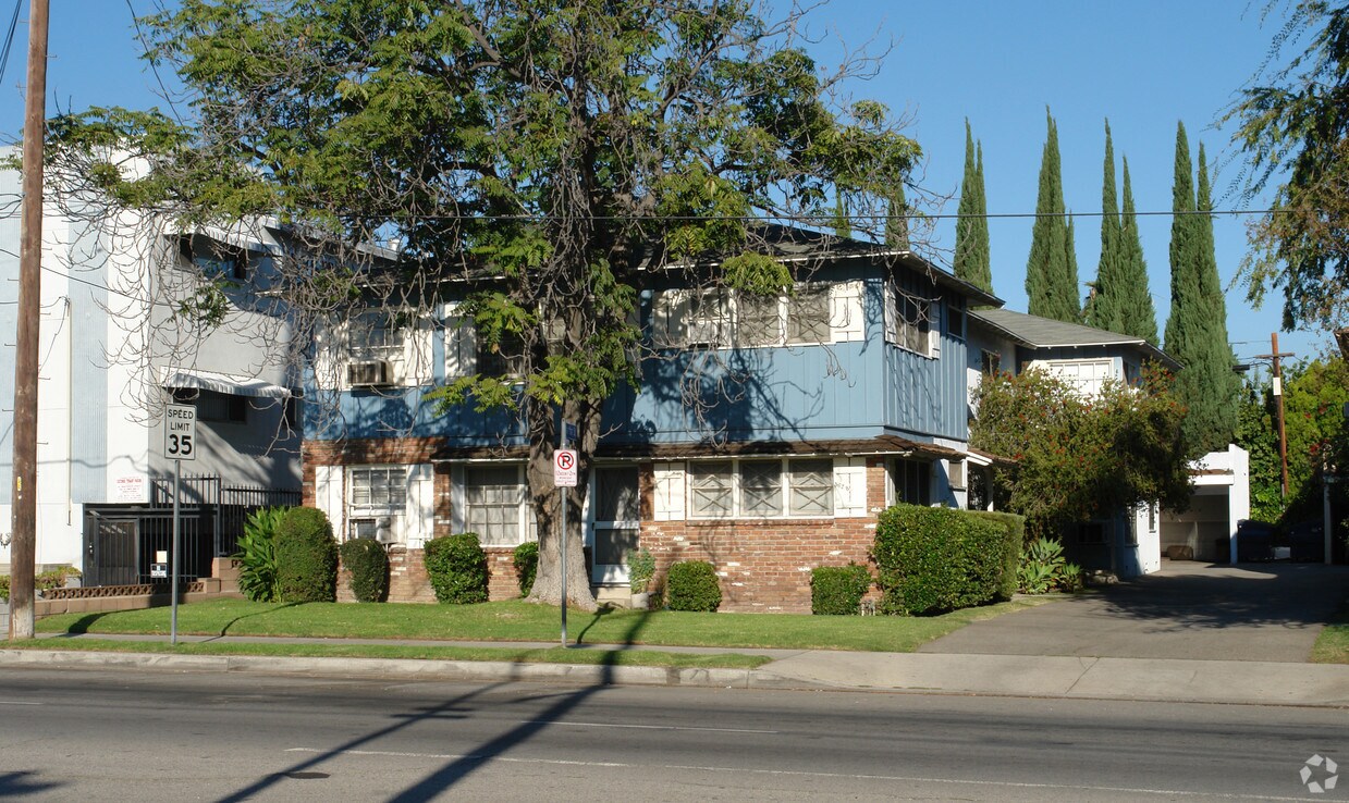 Primary Photo - 5628 Whitsett Ave