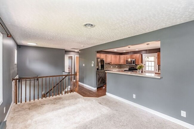 Building Photo - 411 Deerwood Dr