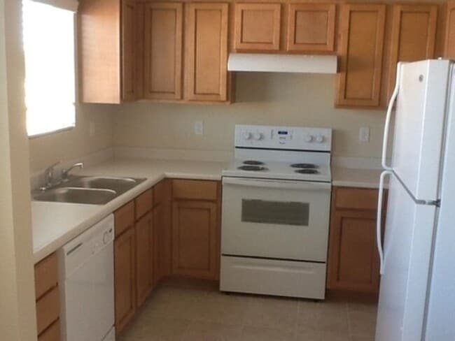 Foto del edificio - Two Bedroom Townhouse Style Apartment with Garage - Northwest Santa Rosa