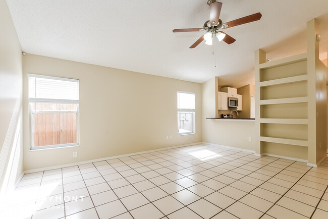 Foto del edificio - 1121 Shoshanna Dr