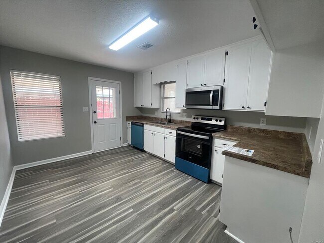 Building Photo - 7048 Epperson Dr