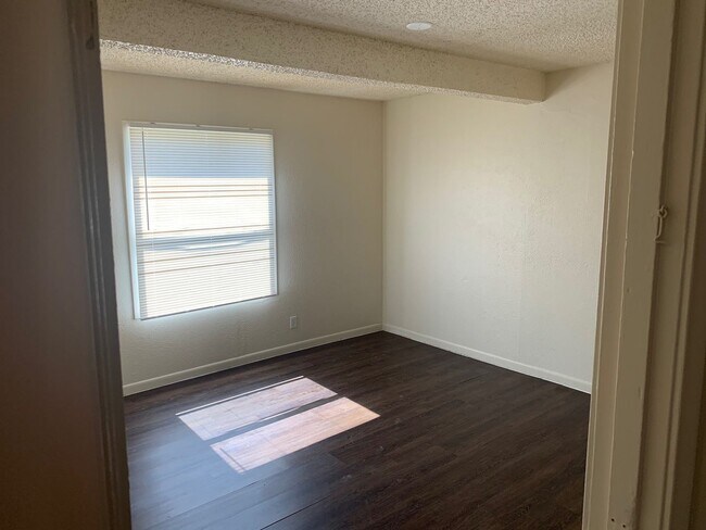 Foto del edificio - AVAILABLE NOW!!! Cozy 3/1/1/ in Arlington