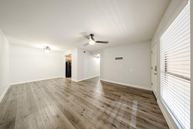 Foto del edificio - 1340 N Recker Rd