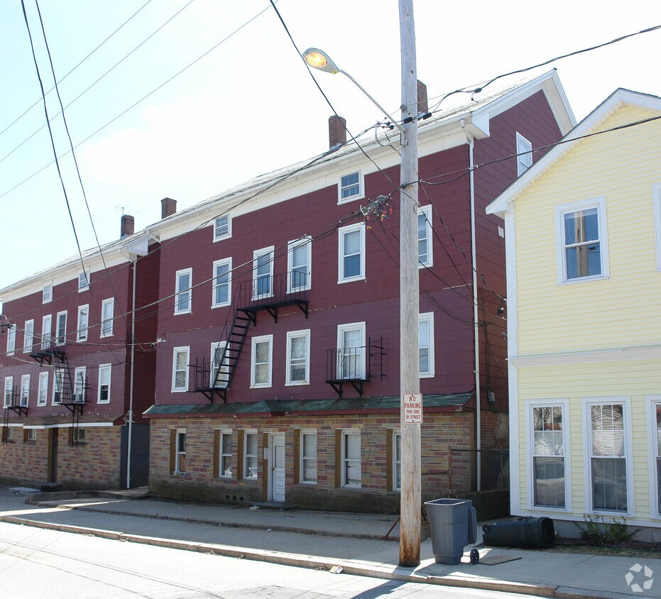 Foto principal - 140 Sayles St
