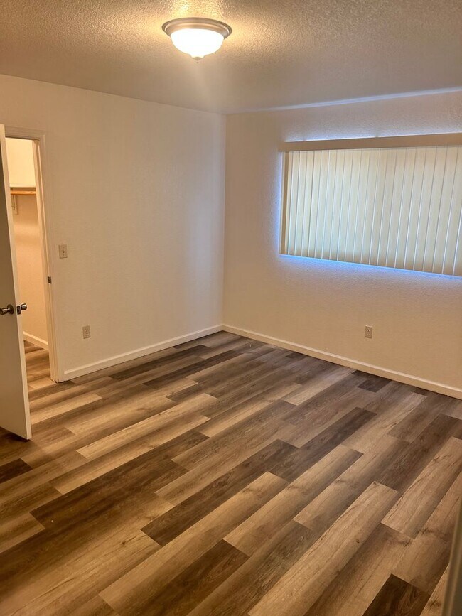 Foto del edificio - 1235 E. MAIN ST.