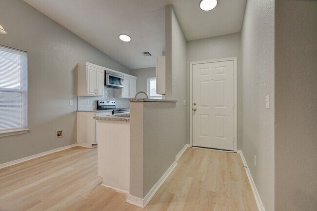 Building Photo - 10448 Bradford Way