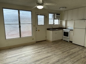 Building Photo - 636 Nalanui St