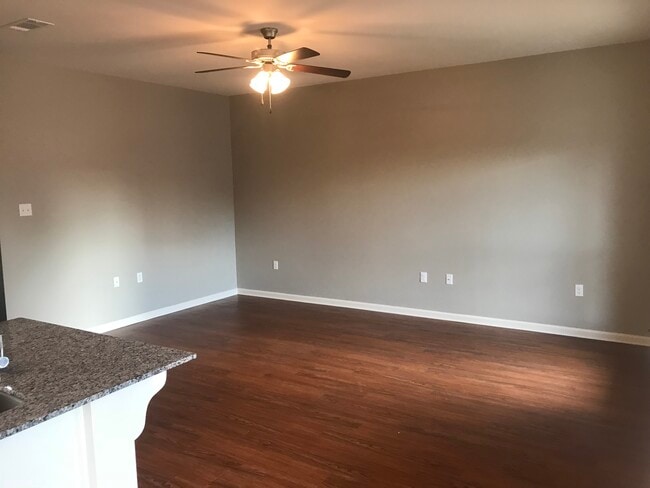Building Photo - 36034 Cheray Dr