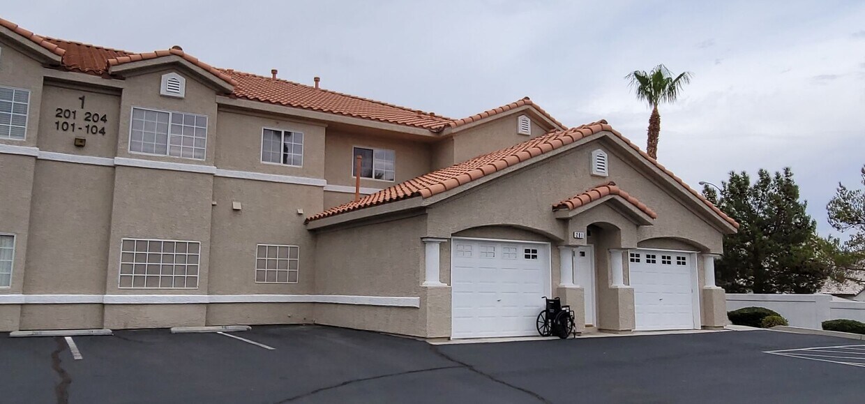 Foto principal - Beautiful Condo in Gated Community with Po...