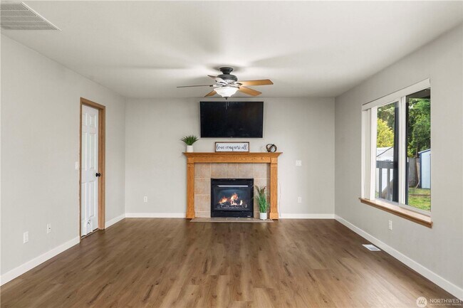 Foto del edificio - Enjoy this 3 bedroom, 2.5 bath home in the gated community of Stonerise