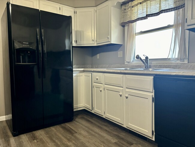 Foto del edificio - 550 Breezy Point Dr