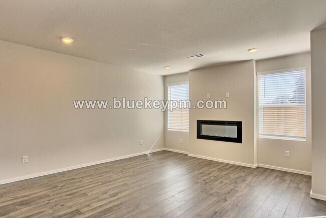 Building Photo - 4 Bed, 2.5 Baths Home in Ridgefield