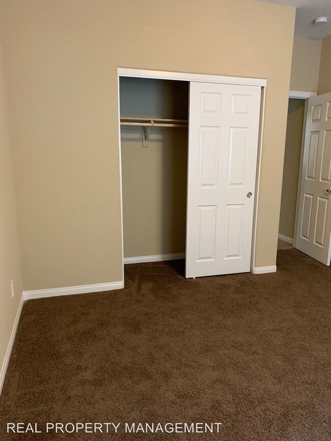 Foto del edificio - 5 br, 3 bath House - 5904 MIDDLE ROCK ST