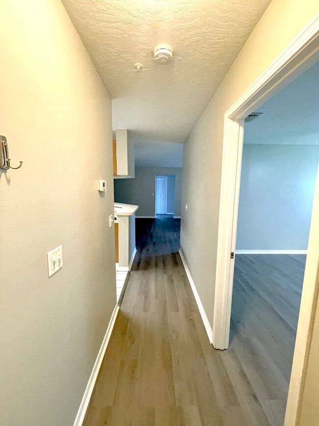 Building Photo - Beautiful Remodeled Condo for Rent