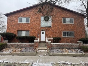 Building Photo - 15800 Hubbell Ave