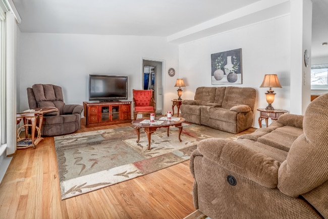 Building Photo - 7621 Amboy St