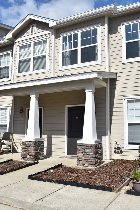 Foto principal - Like NEW 2 Bedroom 2.5 Bath Townhouse in V...
