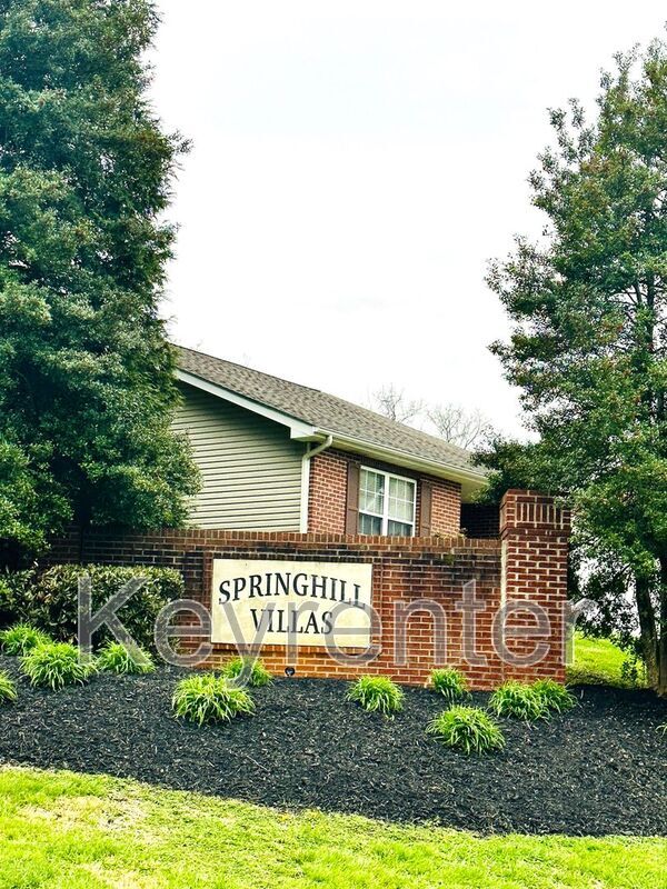 Foto del edificio - 947 Spring Park Rd