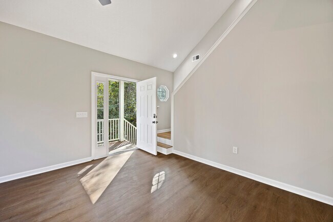 Foto del edificio - 40 Brittany Pl