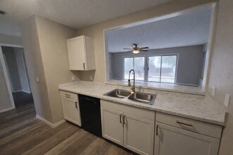 Building Photo - 26 Sapphire Run