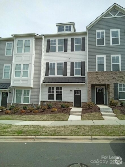 Building Photo - 1033 Naples Dr
