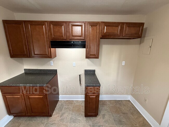 Building Photo - 946 Semmes St