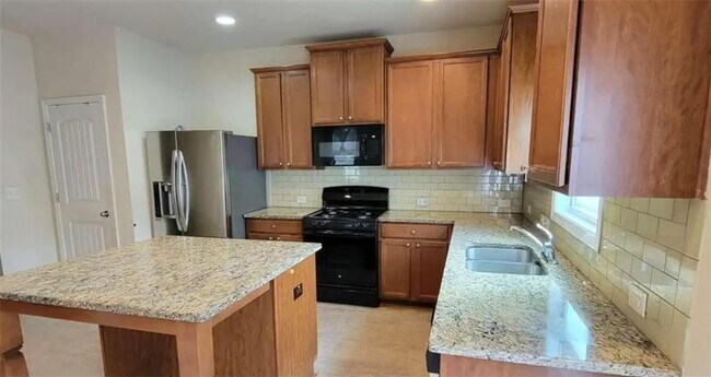 Foto del edificio - 826 Harrison Drive