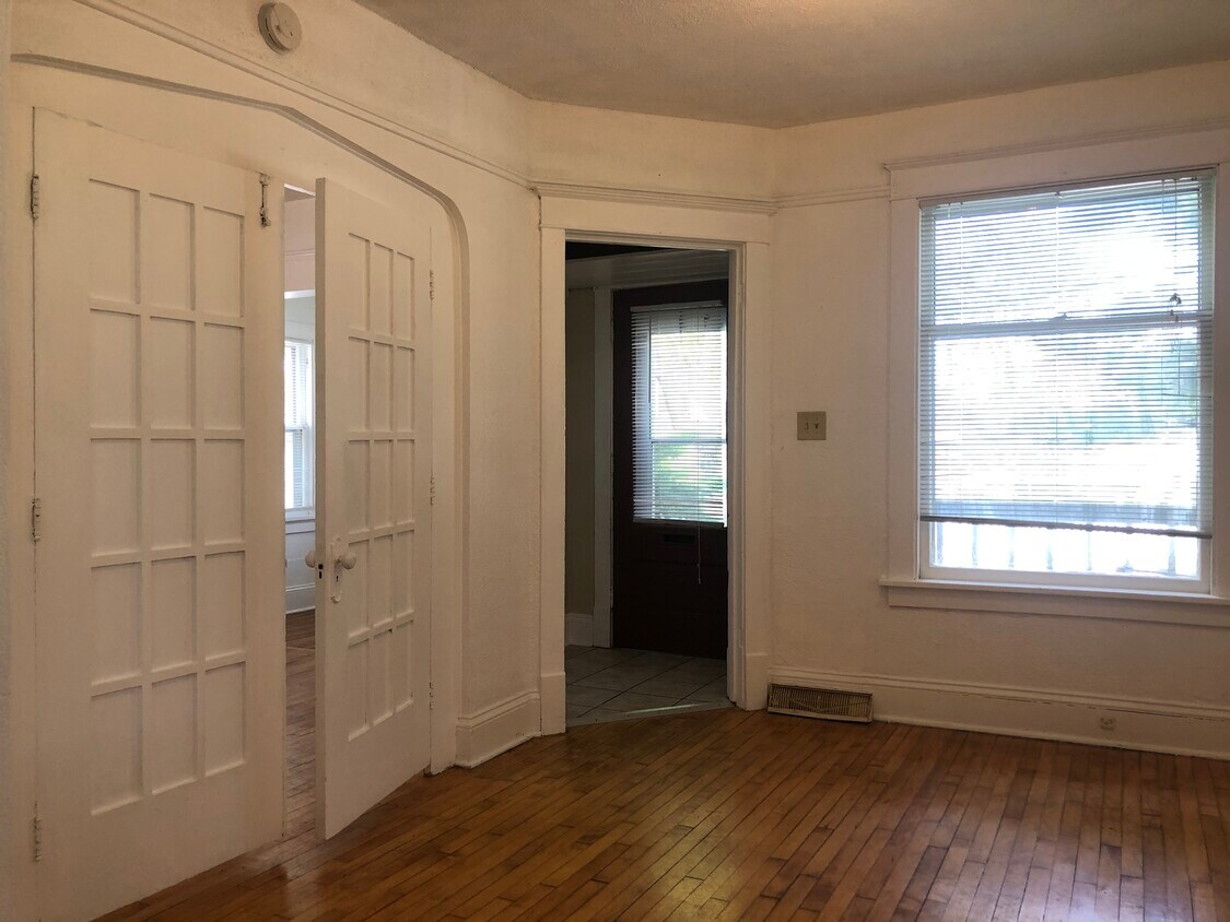 1927 E Hillcrest Ave Unit 1, Milwaukee, WI 53207 1927 E Hillcrest Ave