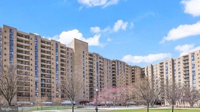 Building Photo - 4500 S Four Mile Run Dr