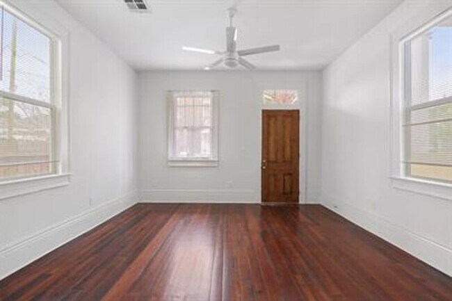 Building Photo - 1832 Baronne St