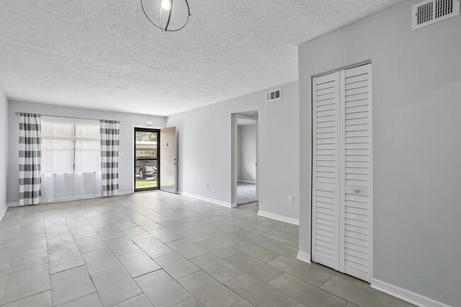 Building Photo - 2 Bed 2 Bath Condo for Rent in 55+ Peacefu...