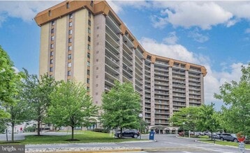 Building Photo - 20926 W Valley Forge Cir