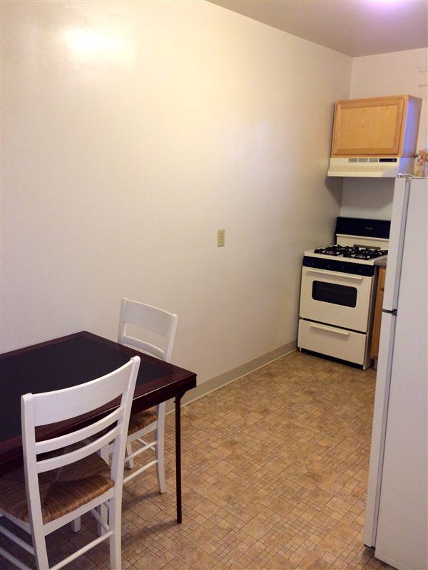 Foto del edificio - 1 br, 1 bath  - 385 Ives St 4