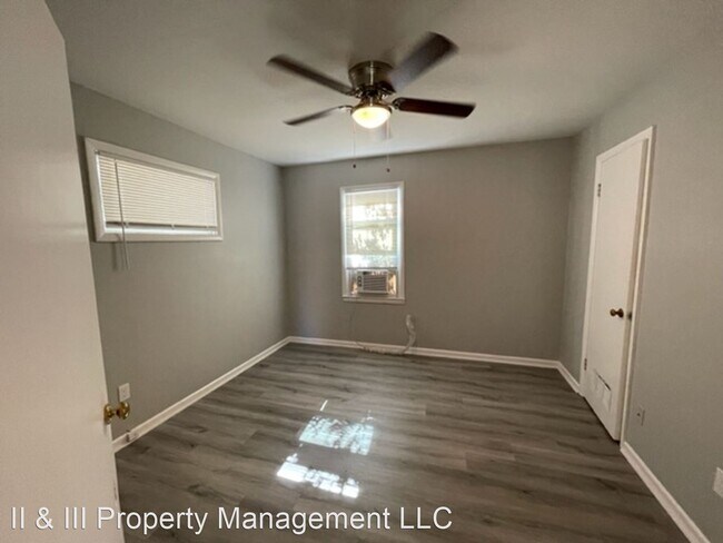 Foto del edificio - 1 br, 1 bath House - 11903  W 57th St