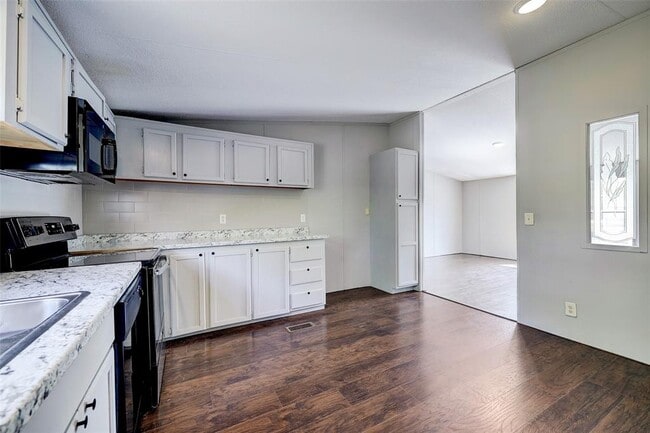 Building Photo - 16206 Evergreen Timbers