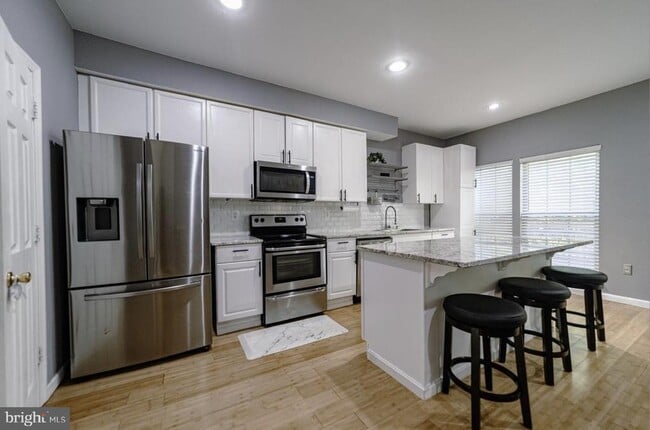 Building Photo - 3983 Cressida Pl