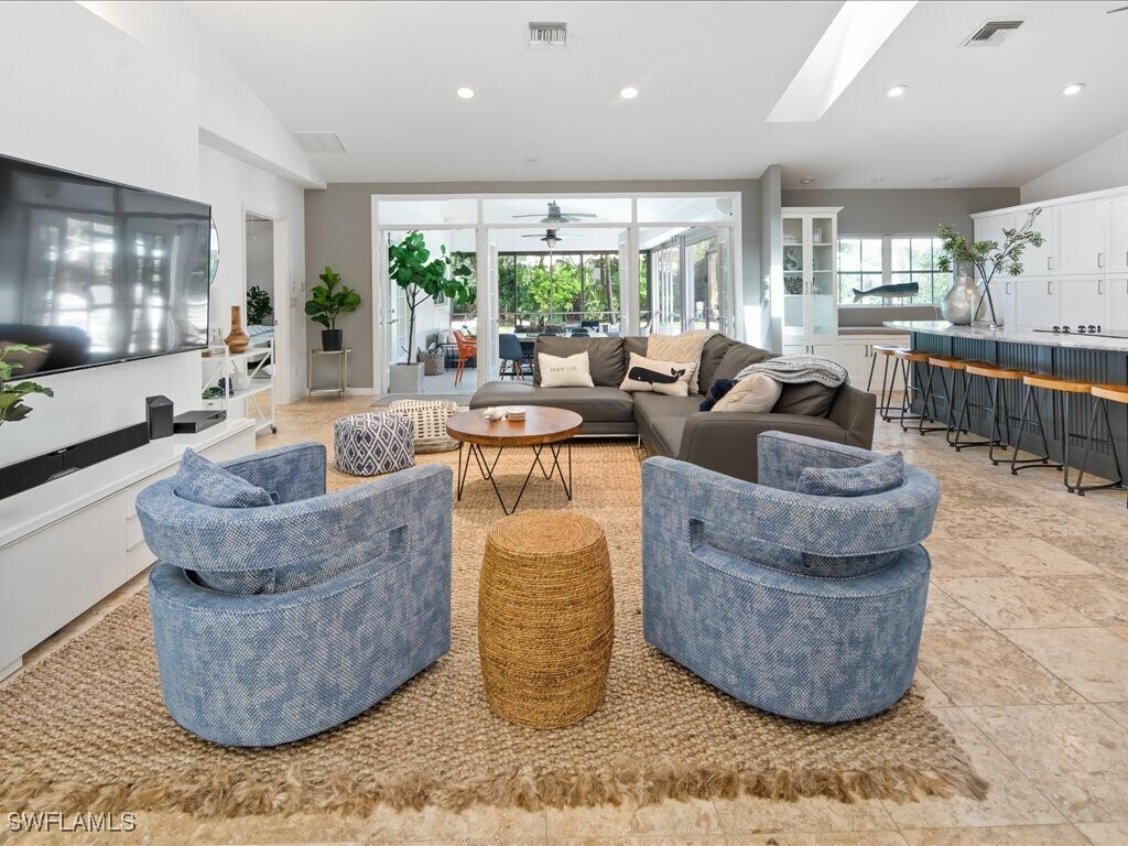 Foto principal - 339 4th Ave N