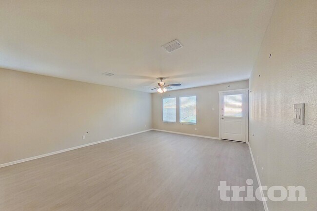 Foto del edificio - 830 Ginkgo Wy