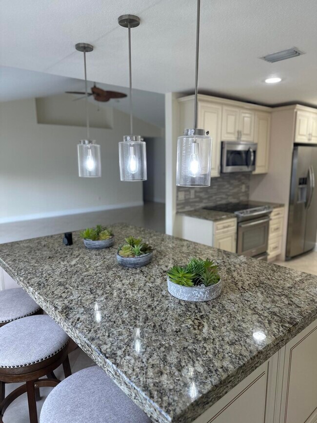 Foto del edificio - 525 SW Halden Ave