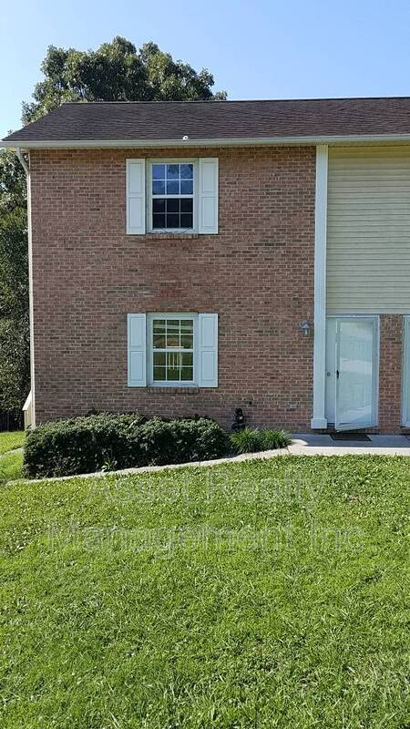 Building Photo - 134 Oakview Dr