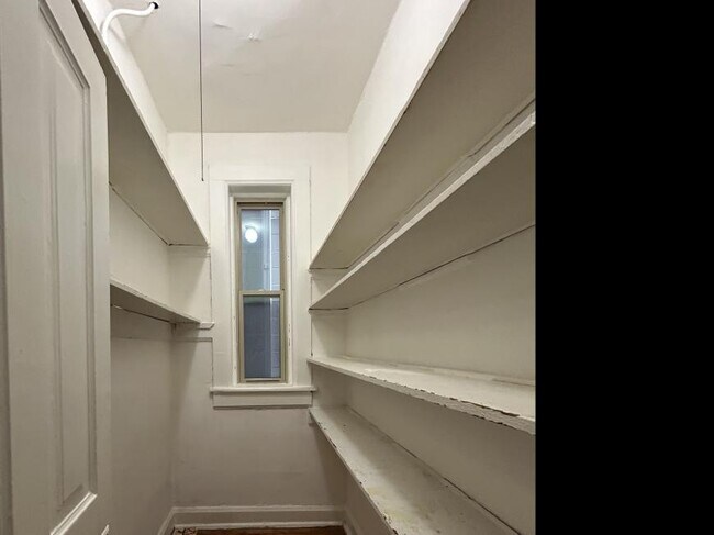 Building Photo - 3 bedroom in Chicago IL 60622
