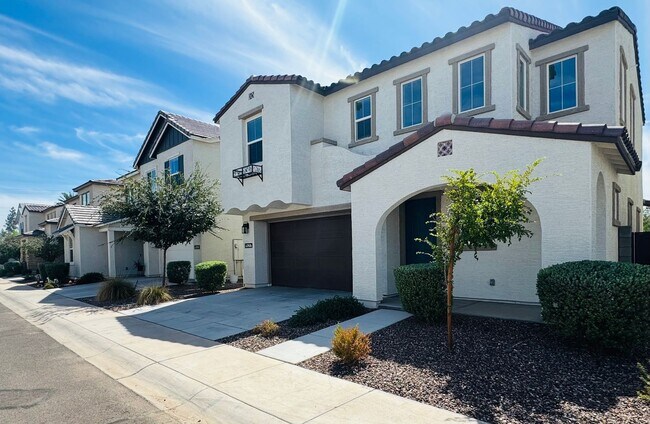 Building Photo - 1527 W Sierra Vista Dr
