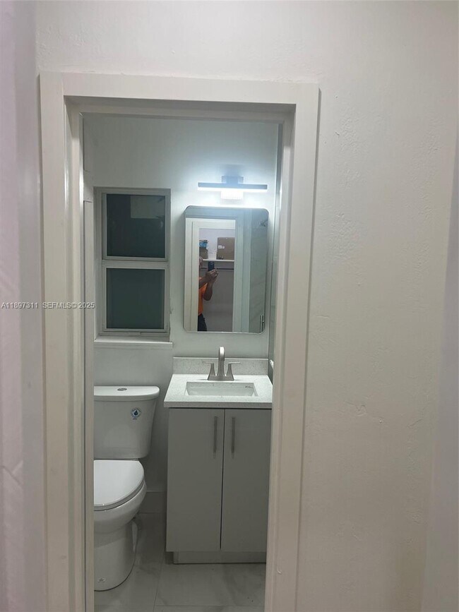 Foto del edificio - 2181 NE 167th St