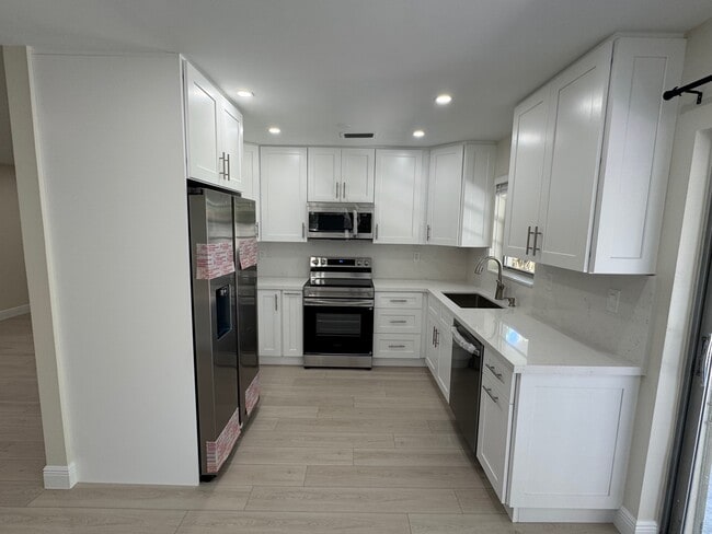 Foto del edificio - 7335 SW 23rd St