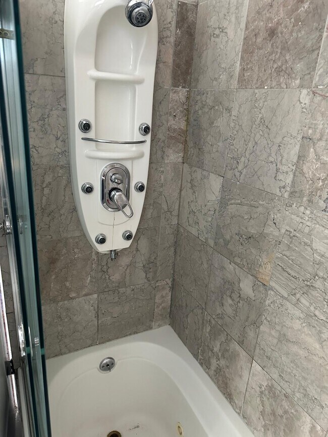 Foto del edificio - 946 N Homan Ave