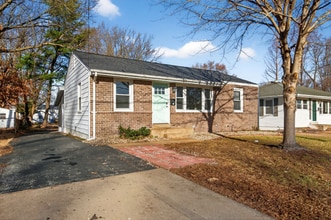 Building Photo - 865 Boone St